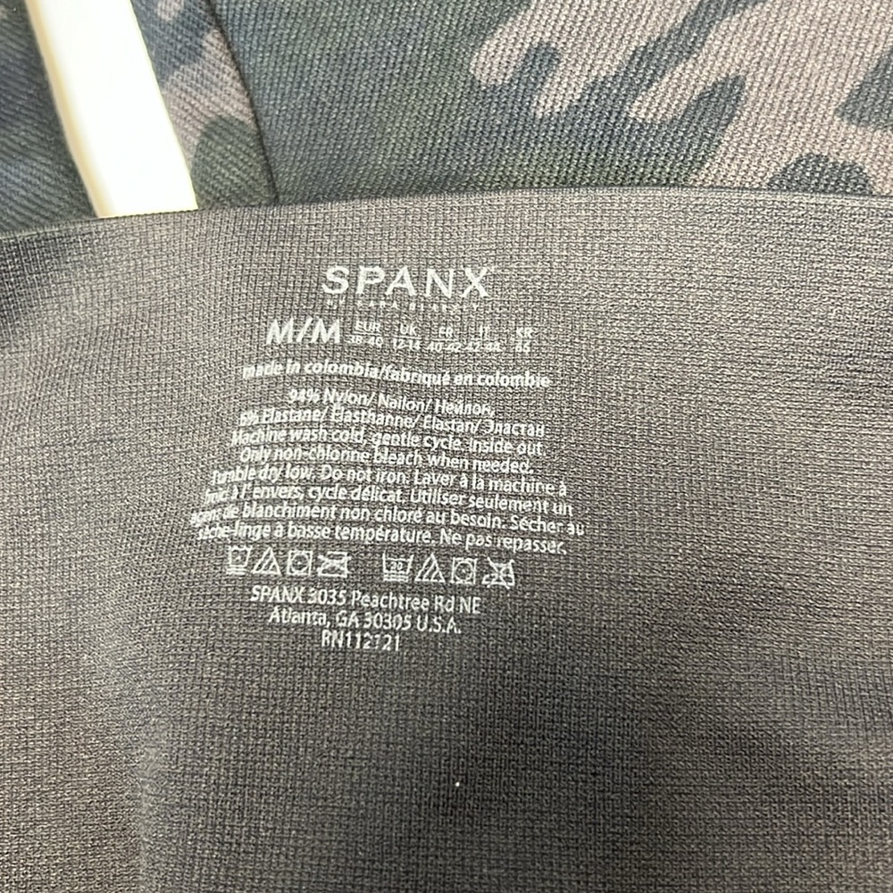 SPANX - Picture 5 of 7